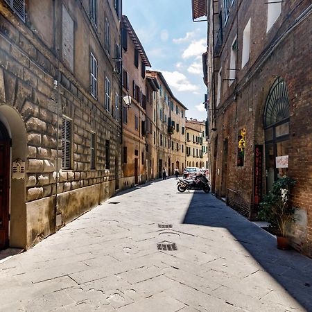 Charme Centro Storico Apartment Siena Exterior foto