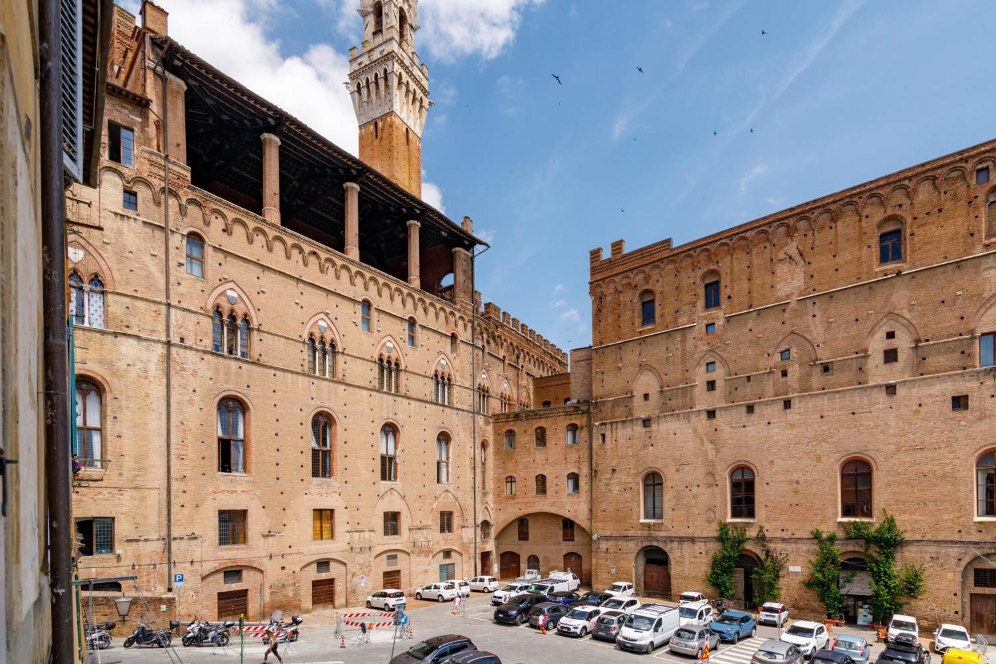 Charme Centro Storico Apartment Siena Exterior foto