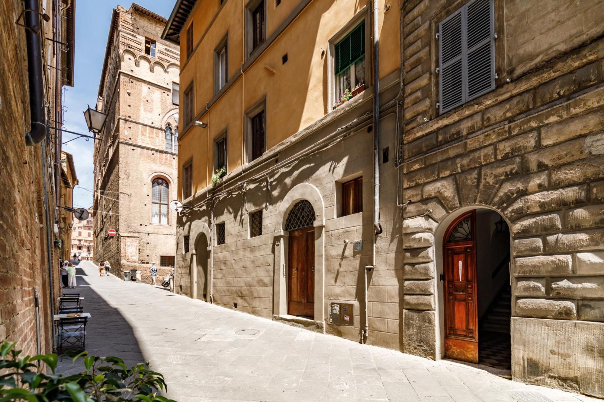 Charme Centro Storico Apartment Siena Exterior foto