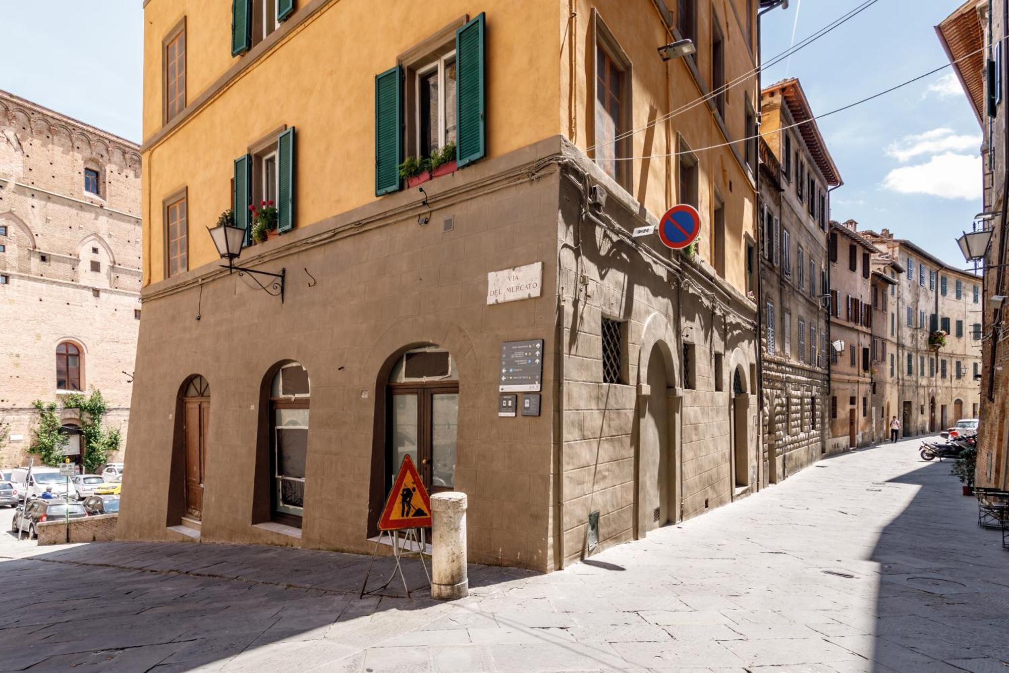 Charme Centro Storico Apartment Siena Exterior foto