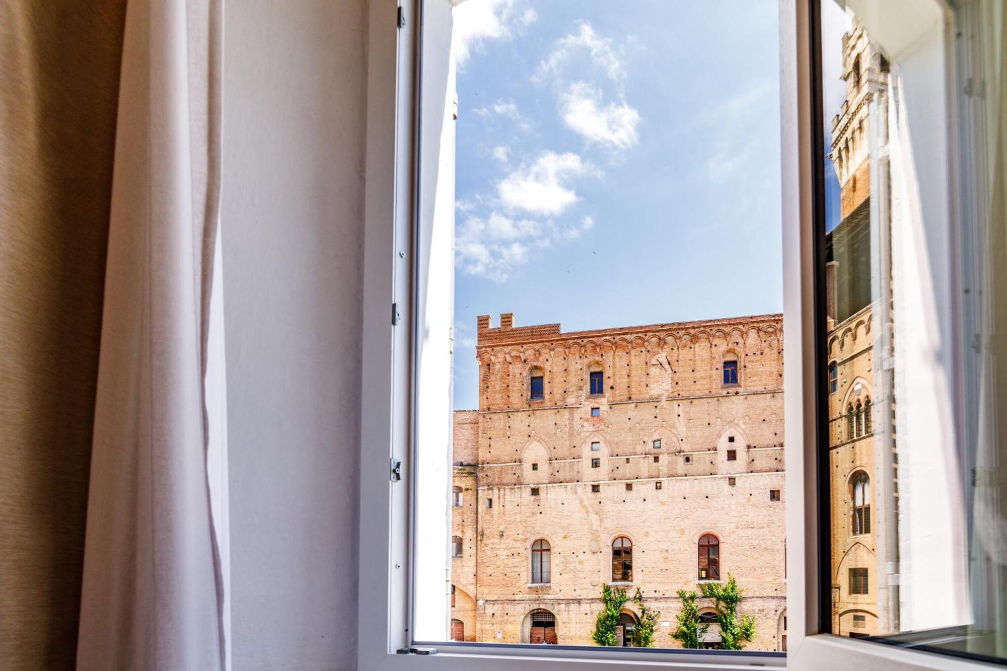 Charme Centro Storico Apartment Siena Exterior foto